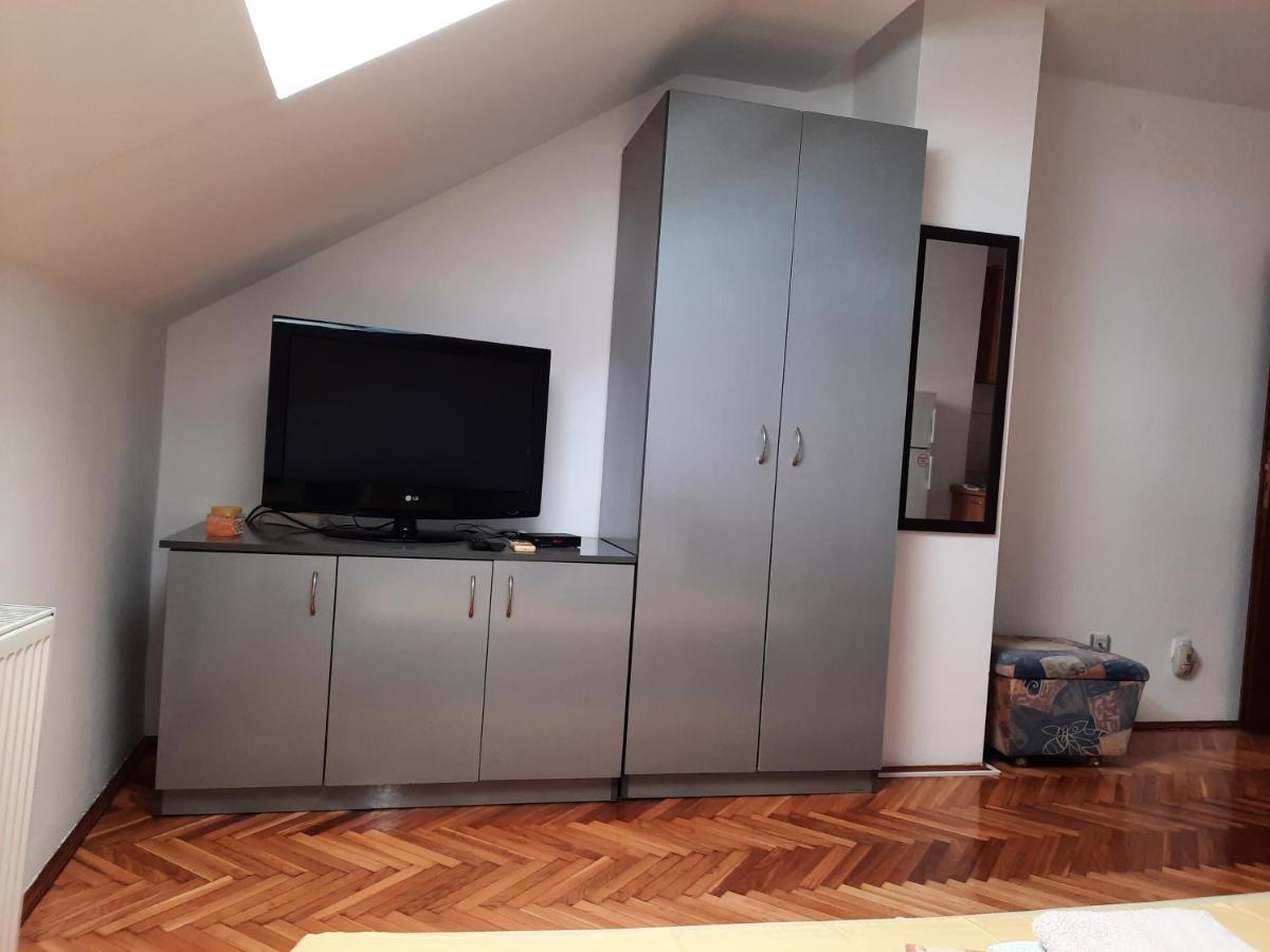 Ferienwohnung Studio In The Centre Of Novi Sad Exterior foto