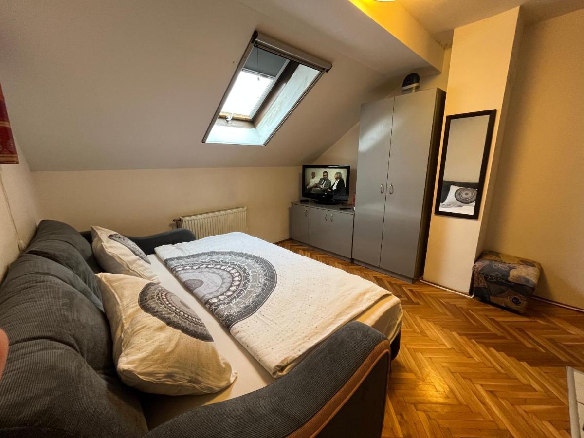 Ferienwohnung Studio In The Centre Of Novi Sad Exterior foto