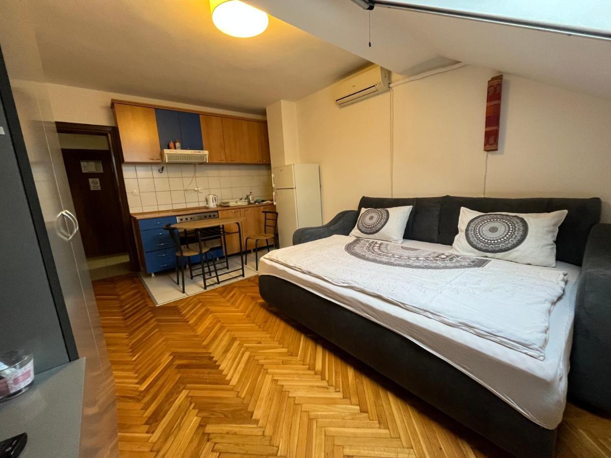 Ferienwohnung Studio In The Centre Of Novi Sad Exterior foto